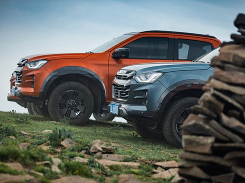 D-MAX V-CROSSo(h)DůĿ͗